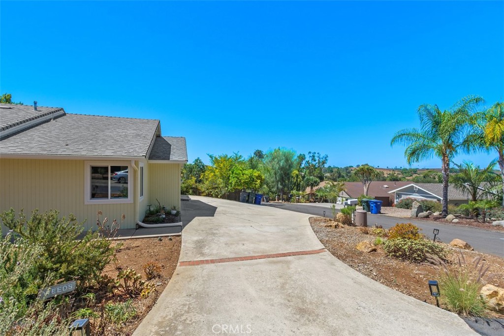 985 North Main Avenue Fallbrook, CA 92028 - Photo 4 of 30