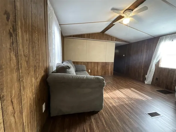 $1,350 | 1053 Vz County Road 1927, Edgewood, TX 75117