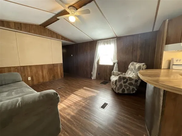 $1,350 | 1053 Vz County Road 1927, Edgewood, TX 75117