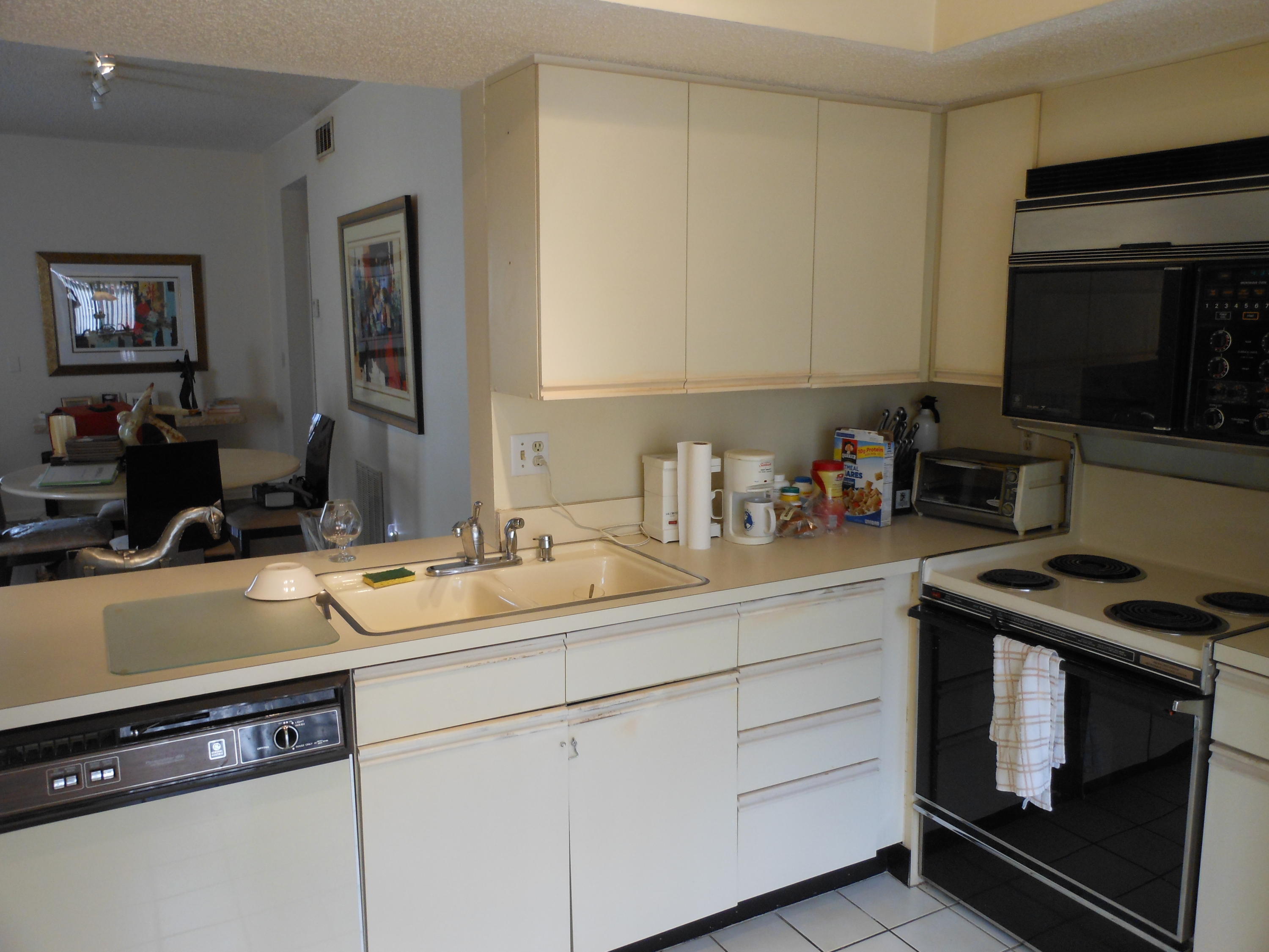 7878 Seville Place, Unit 2501 Boca Raton, FL 33433 - Photo 3 of 8 Kitchen