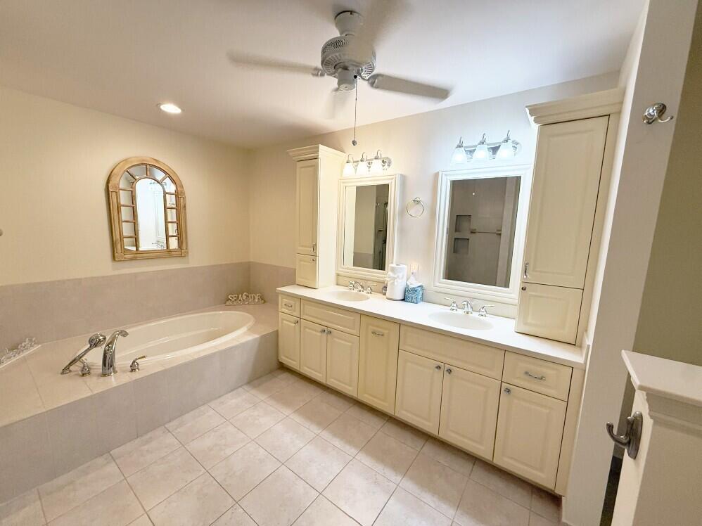 114 Beach Summit Court Jupiter, FL 33477 - Photo 21 of 32 a spacious bathroom with a tub sink and mirror