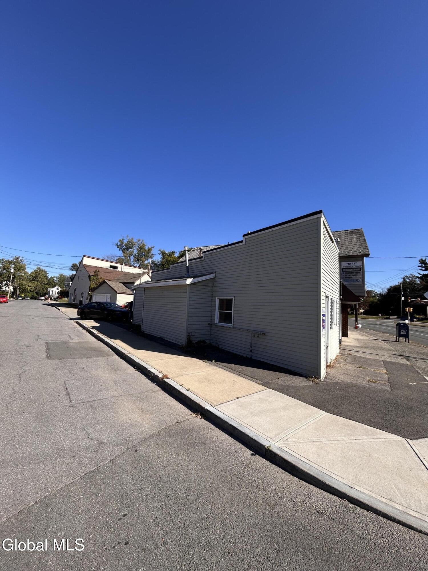 1679 Broadway Schenectady, NY 12306 - Photo 2 of 6 IMG_9468