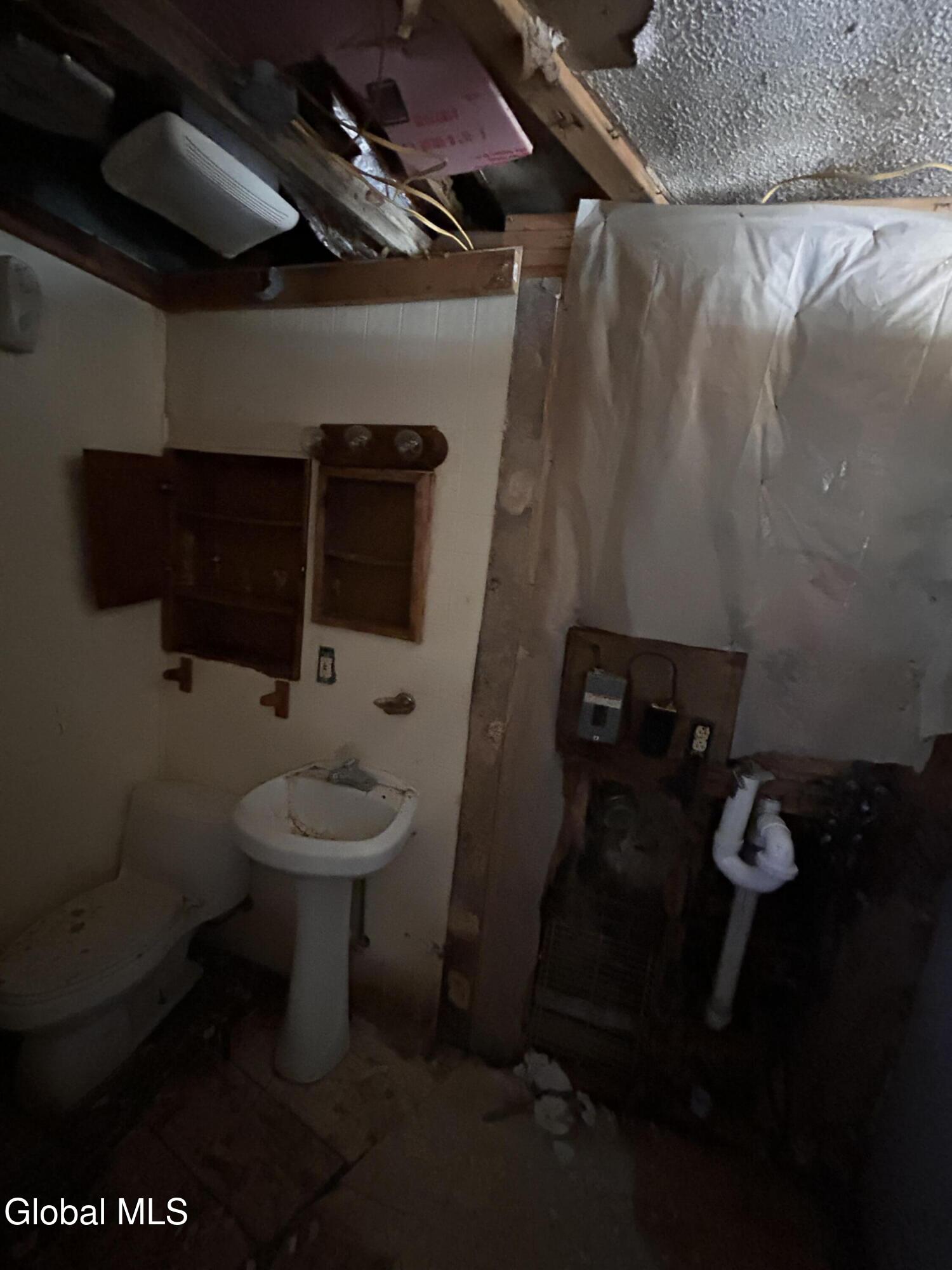 1679 Broadway Schenectady, NY 12306 - Photo 4 of 6 IMG_9463