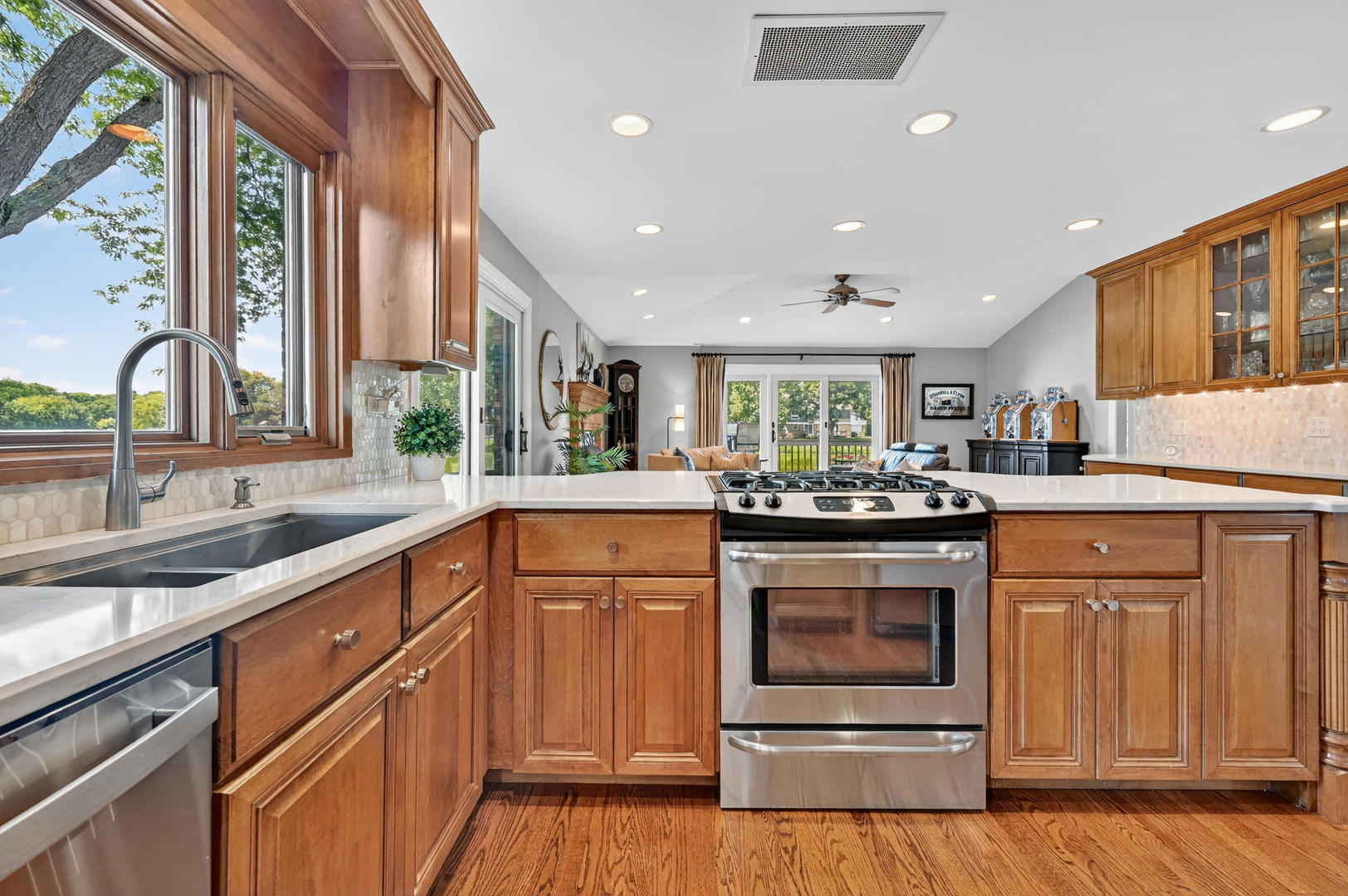 1288 The Point Street Barrington, IL 60010 - Photo 9 of 34