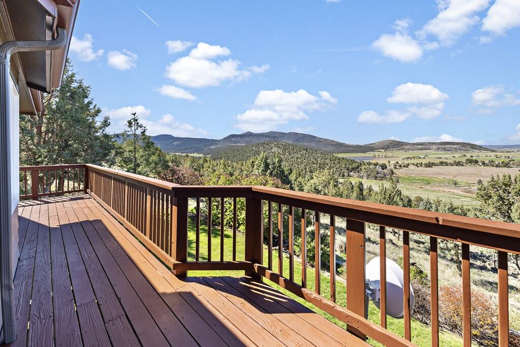 13351 Crystal Springs Road Klamath Falls, OR 97603 - Photo 26 of 51 a view of city with a balcony