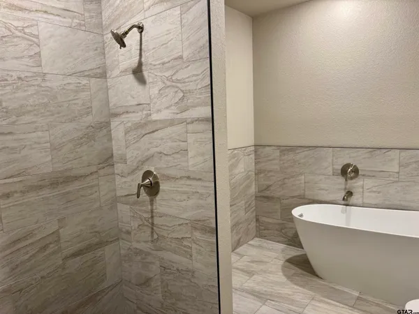 $2,250 | 15512 Greenhouse Way, Lindale, TX 75771