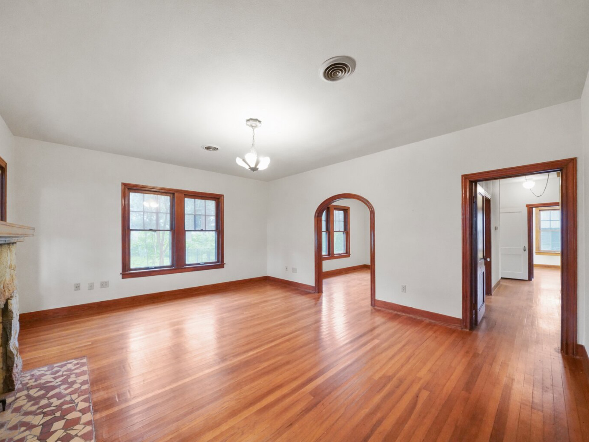229 East Cedar Street Angleton, TX 77515 - Photo 5 of 22