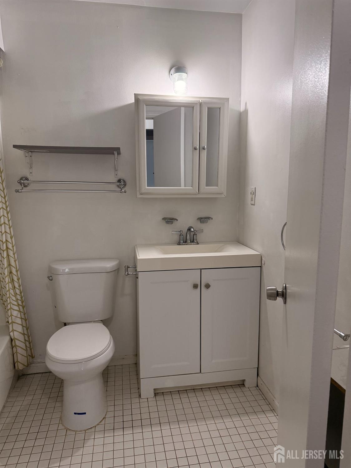 115 Orlando Street Edison, NJ 08817 - Photo 8 of 14