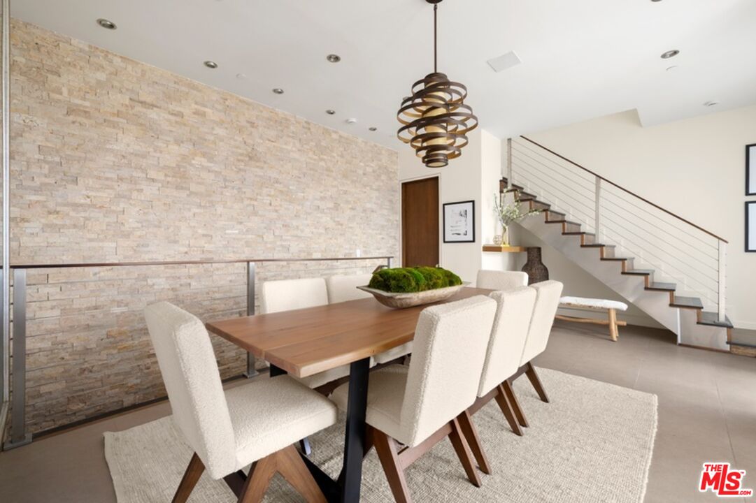 17713 Posetano Road Pacific Palisades, CA 90272 - Photo 9 of 24