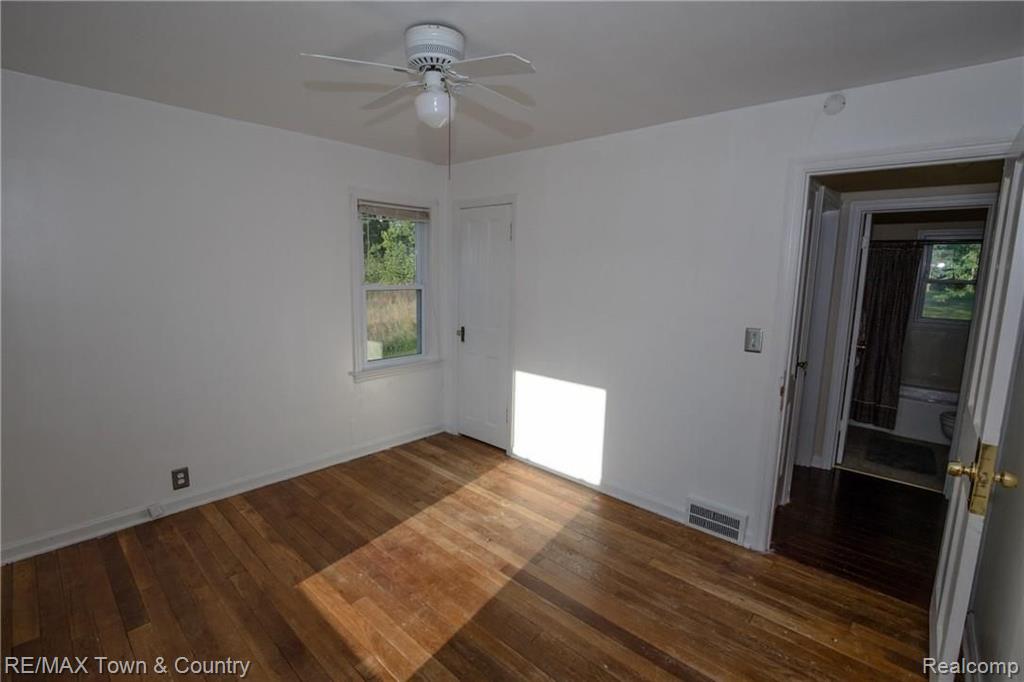 1406 Elms Road Flint, MI 48532 - Photo 16 of 39