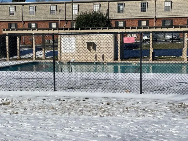 $1,050 | 3824 Country Club Road, Unit E, Winston-Salem, NC 27104