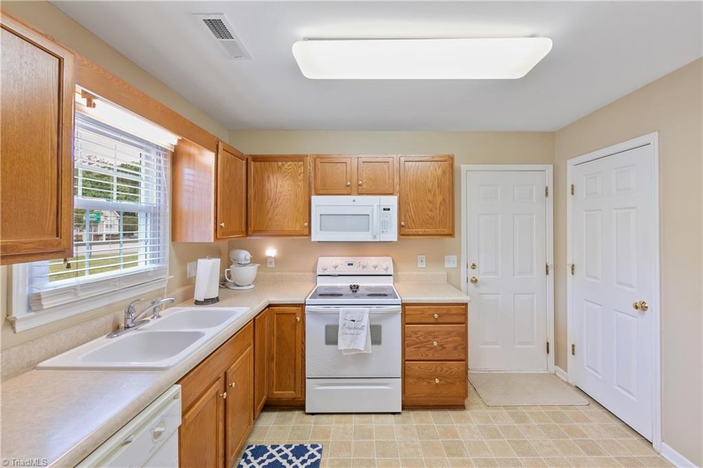 6806 Rangecrest Road Belews Creek, NC 27009 - Photo 9 of 28 Gallery Image 9