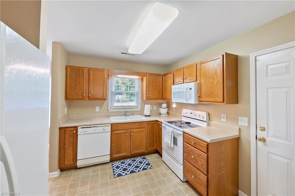 6806 Rangecrest Road Belews Creek, NC 27009 - Photo 10 of 28 Gallery Image 10