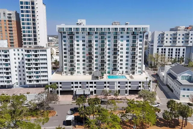 a buildings with street view