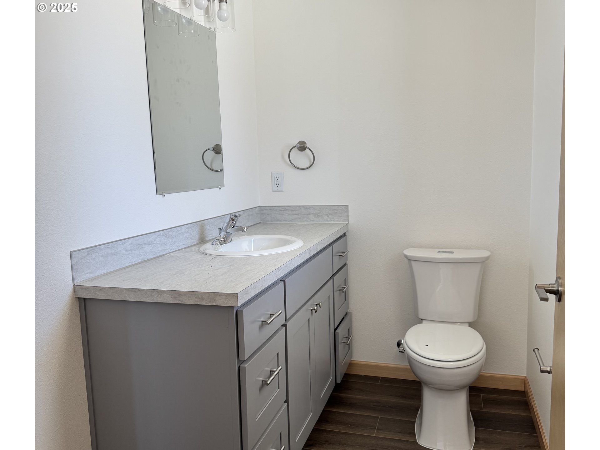 5254 Forest Lane Eugene, OR 97402 - Photo 3 of 29