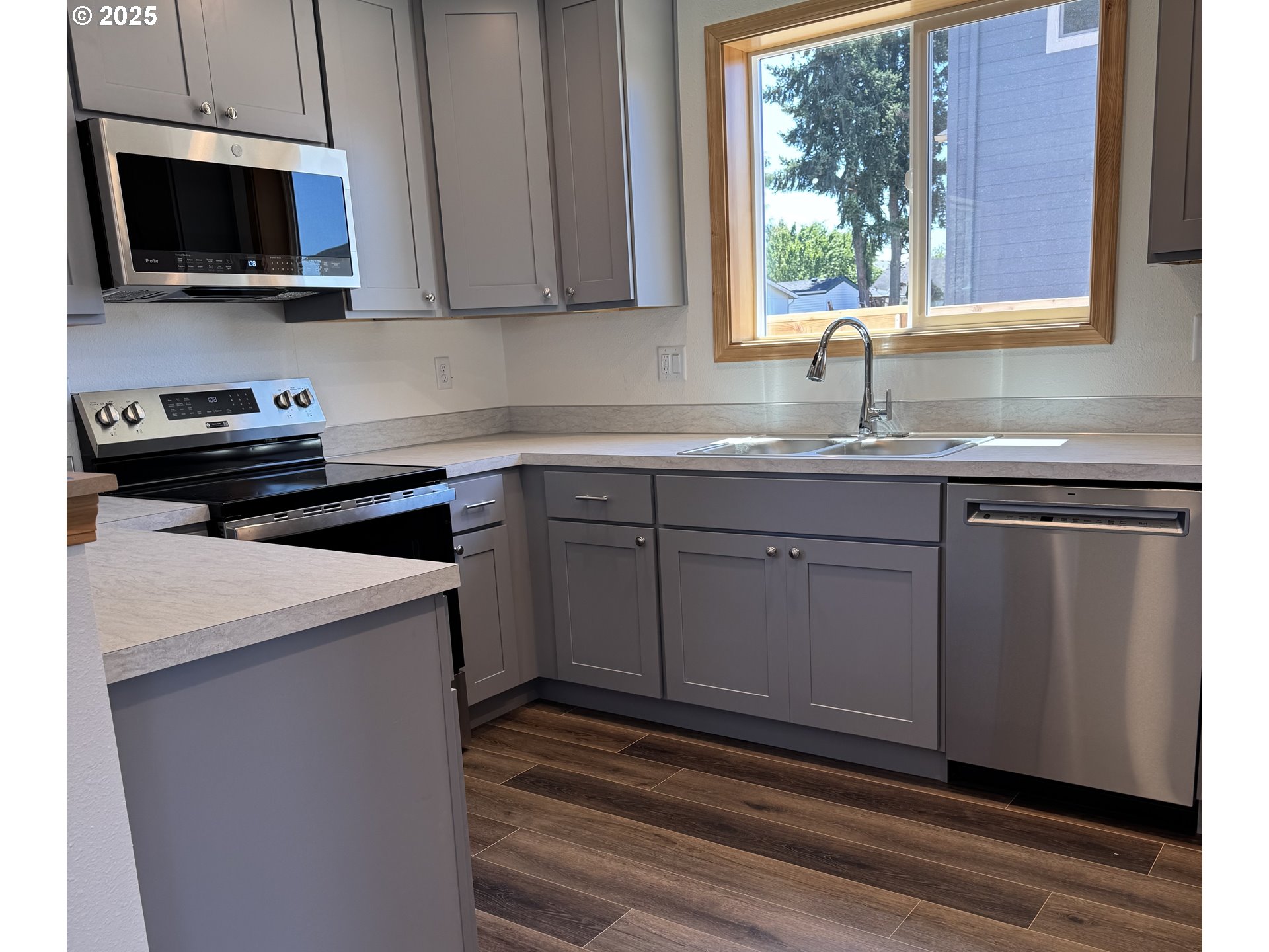 5254 Forest Lane Eugene, OR 97402 - Photo 4 of 29