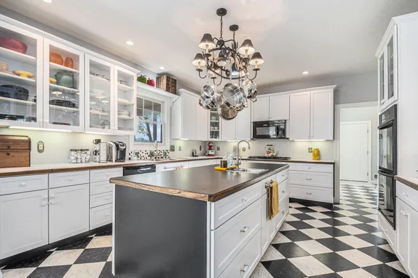 $483,775 | 110 Bridle Path Lane, Niles, MI 49120