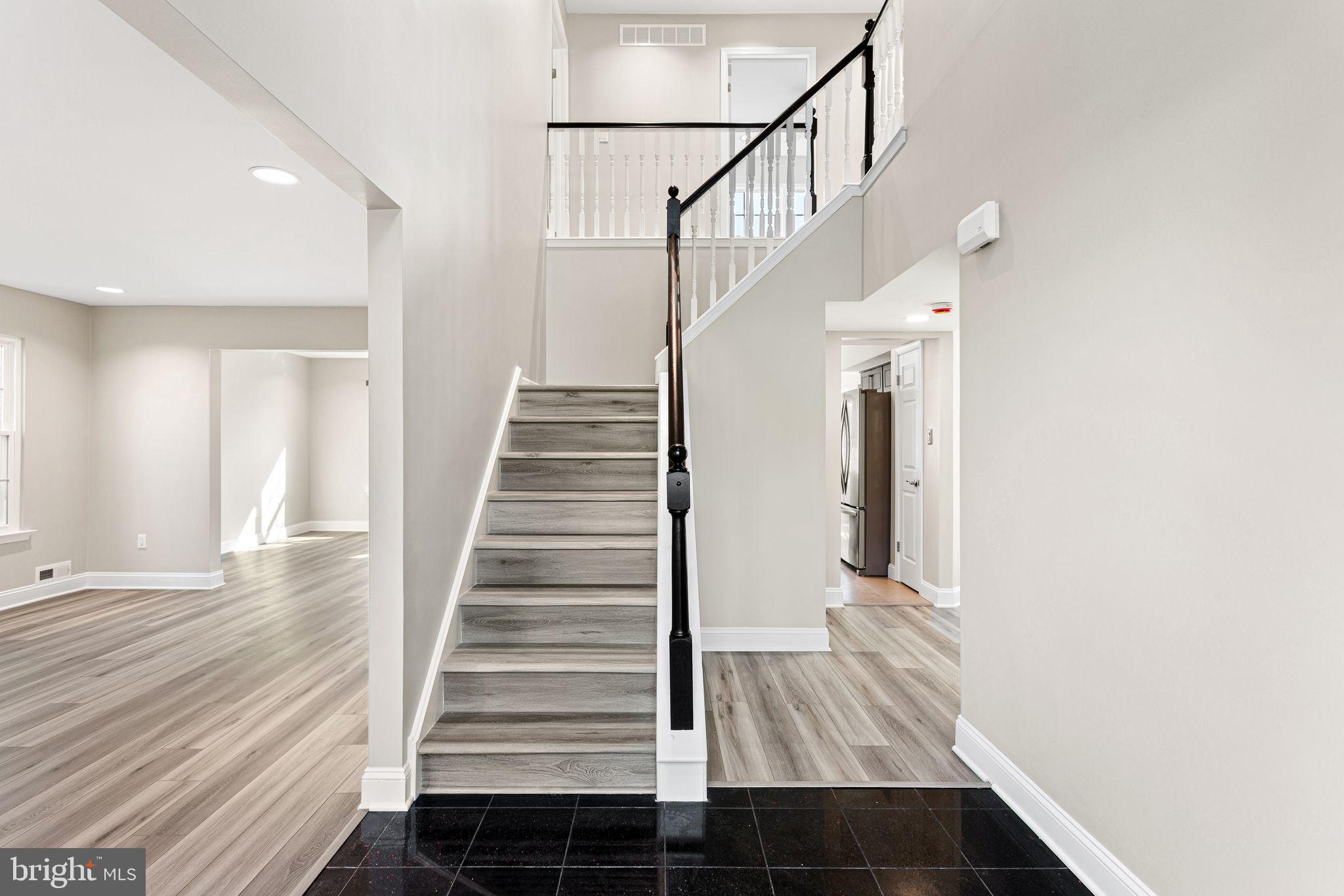 17 Ballinger Way Mount Laurel, NJ 08054 - Photo 5 of 39 2 story Foyer