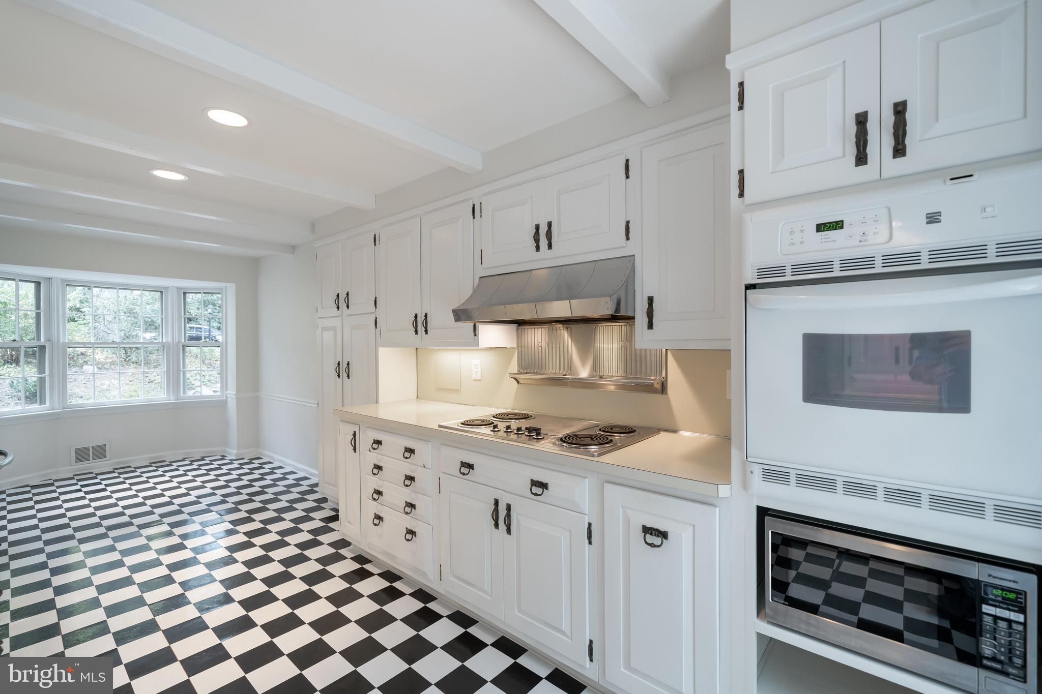 563 Tory Hill Road Devon, PA 19333 - Photo 5 of 37