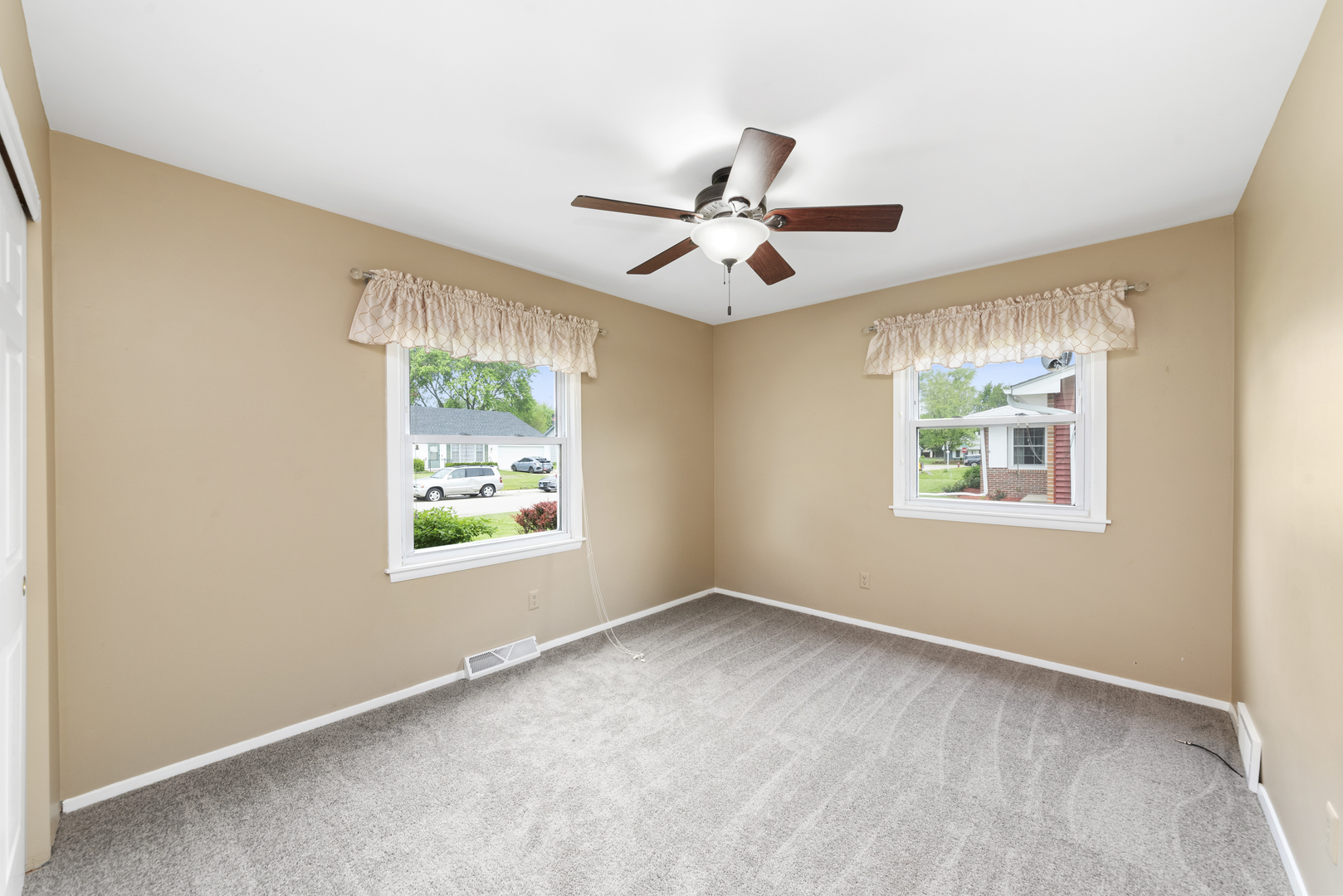 30 Pickford Road Montgomery, IL 60538 - Photo 8 of 24 a view of an empty room with a window