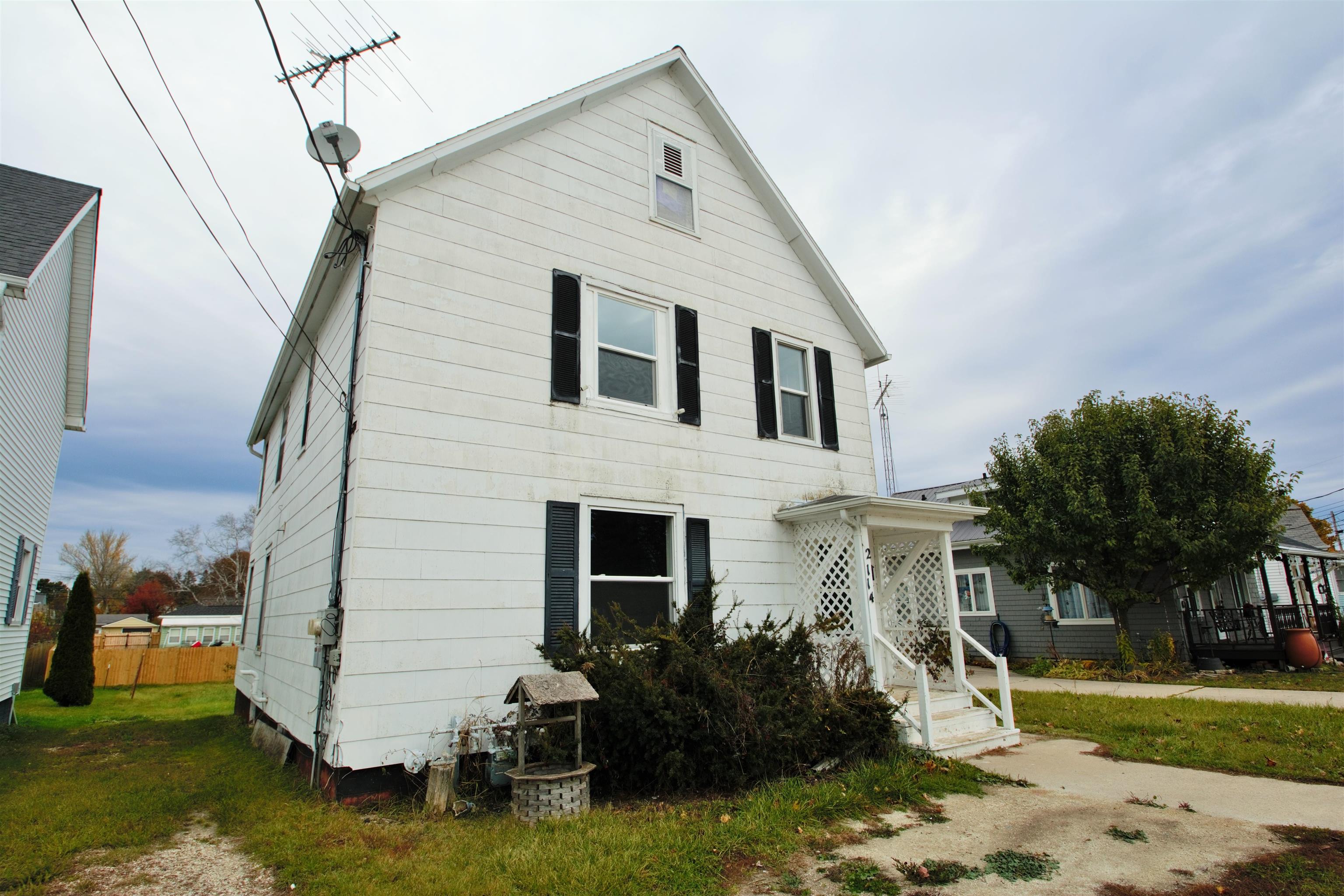 2114 10th Street Two Rivers, WI 54241 - Photo 2 of 30