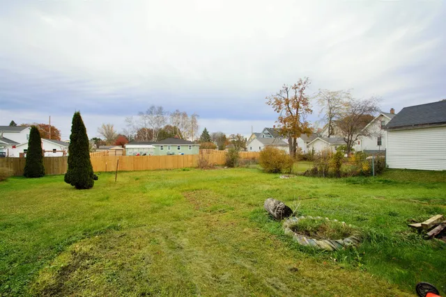 $137,500 | 2114 10th Street, Two Rivers, WI 54241