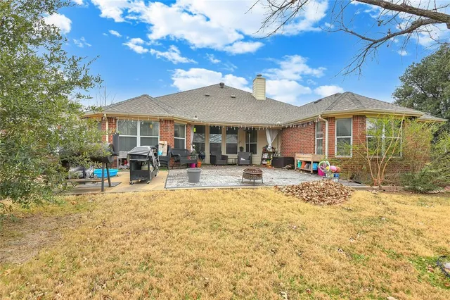 a view of a house with swimming pool and sitting area