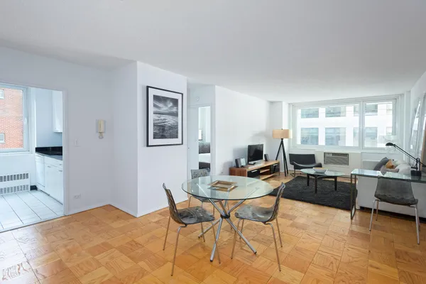 $6,395 | 230 West 55th Street, Unit 15B | Theater District