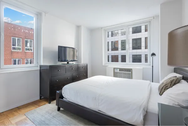 $6,395 | 230 West 55th Street, Unit 15B | Theater District