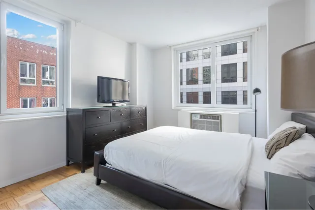 $6,395 | 230 West 55th Street, Unit 15B | Theater District