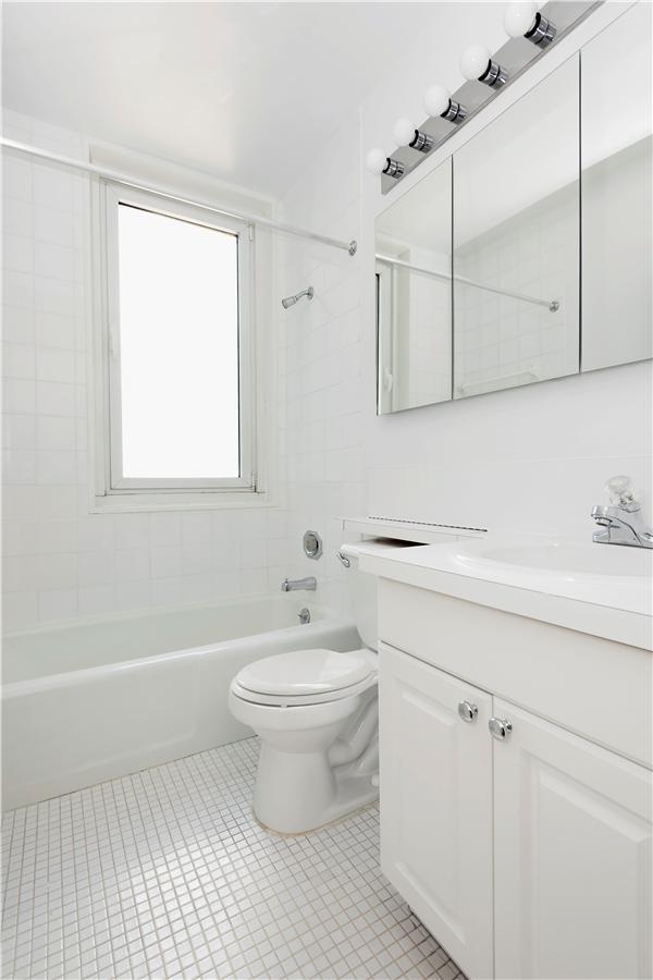 230 West 55th Street, Unit 15B Manhattan, NY 10019 - Photo 5 of 6