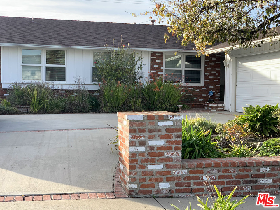 27035 Whitestone Road Rancho Palos Verdes, CA 90275 - Photo 1 of 1 a front view of a house with garden
