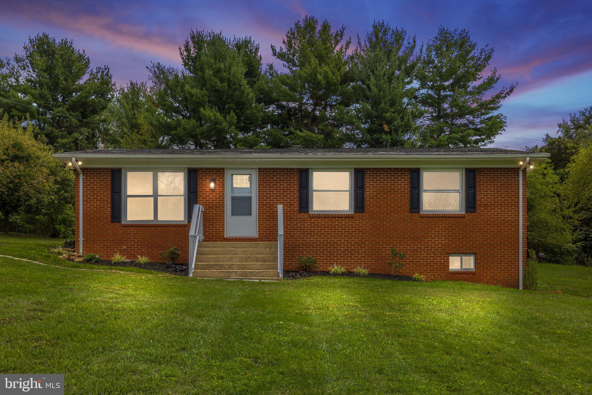 6533 Kelly Road Warrenton, VA 20187 - Photo 1 of 57 Gallery Image 1