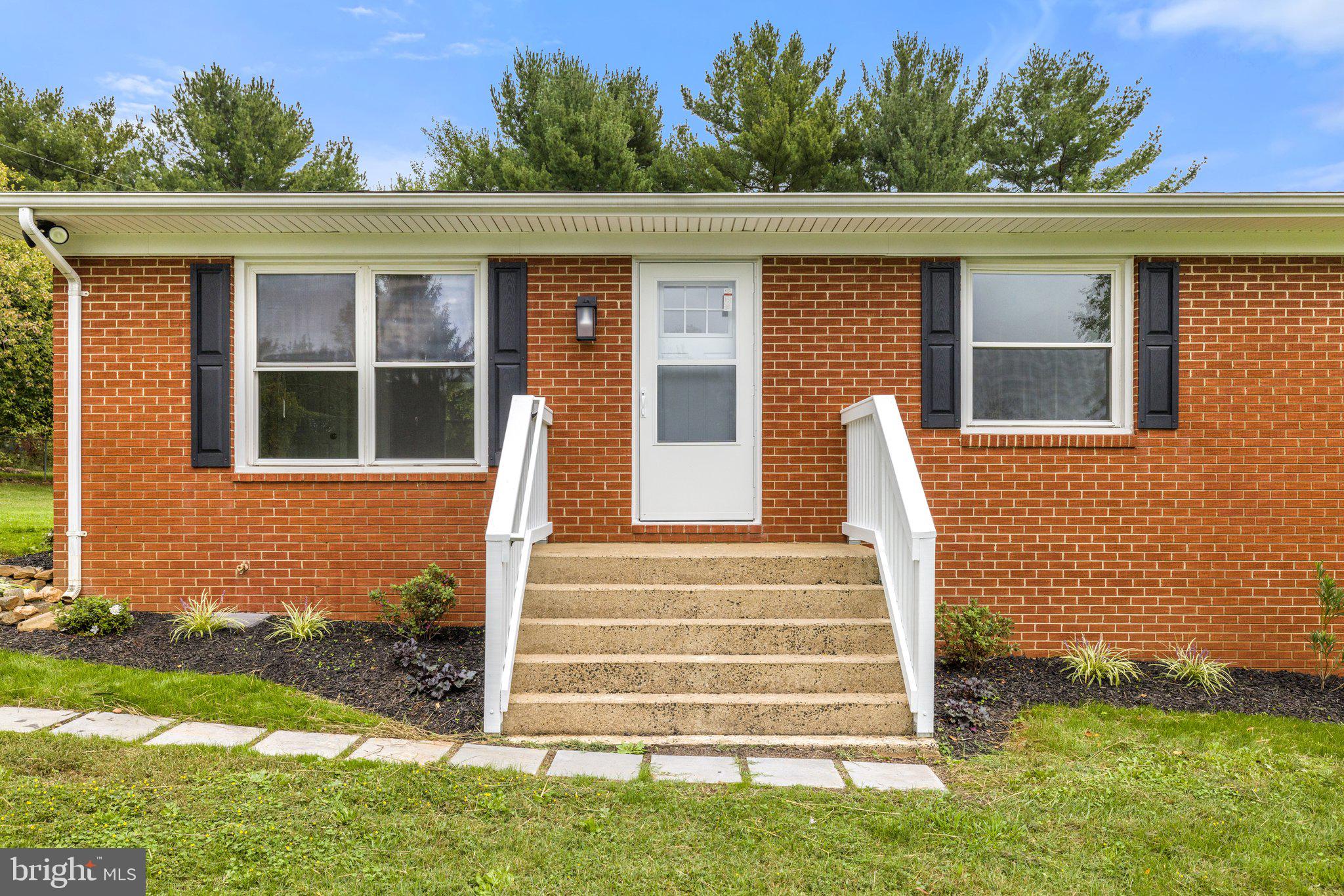 6533 Kelly Road Warrenton, VA 20187 - Photo 8 of 57 Gallery Image 8