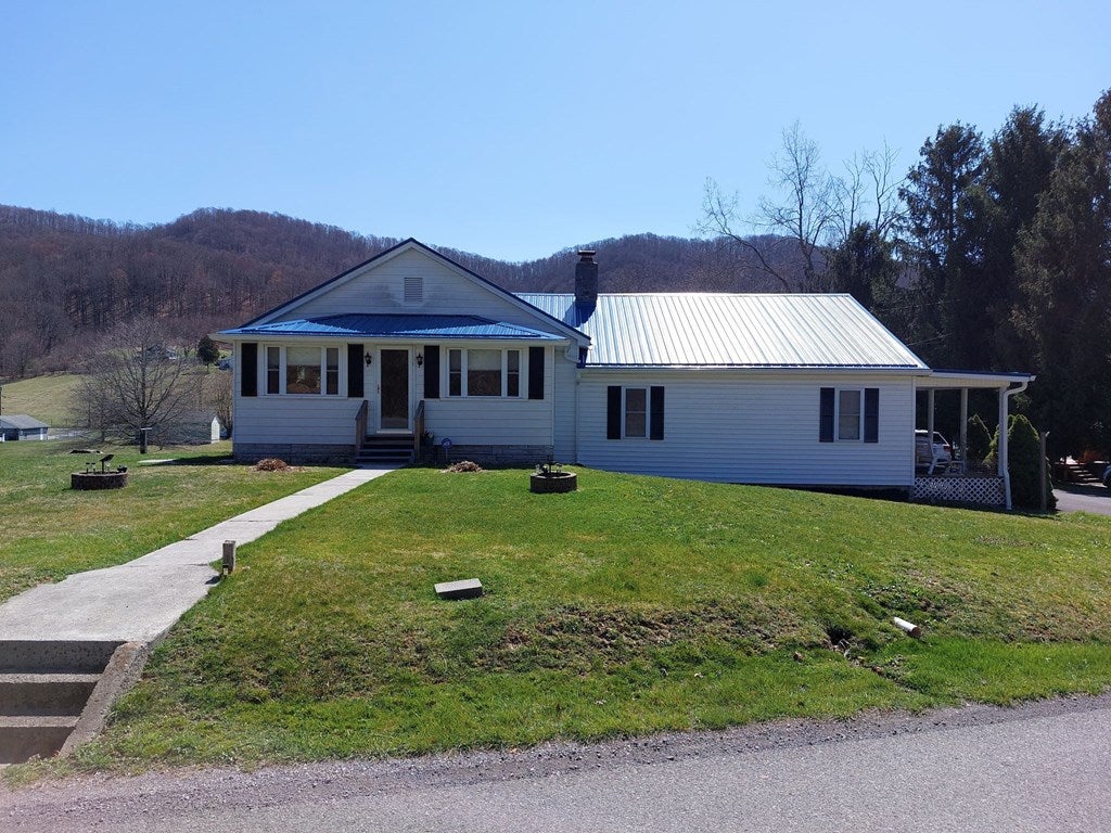 3604 Abbs Valley Road Bluefield, VA 24605 - Photo 3 of 31 Gallery Image 3