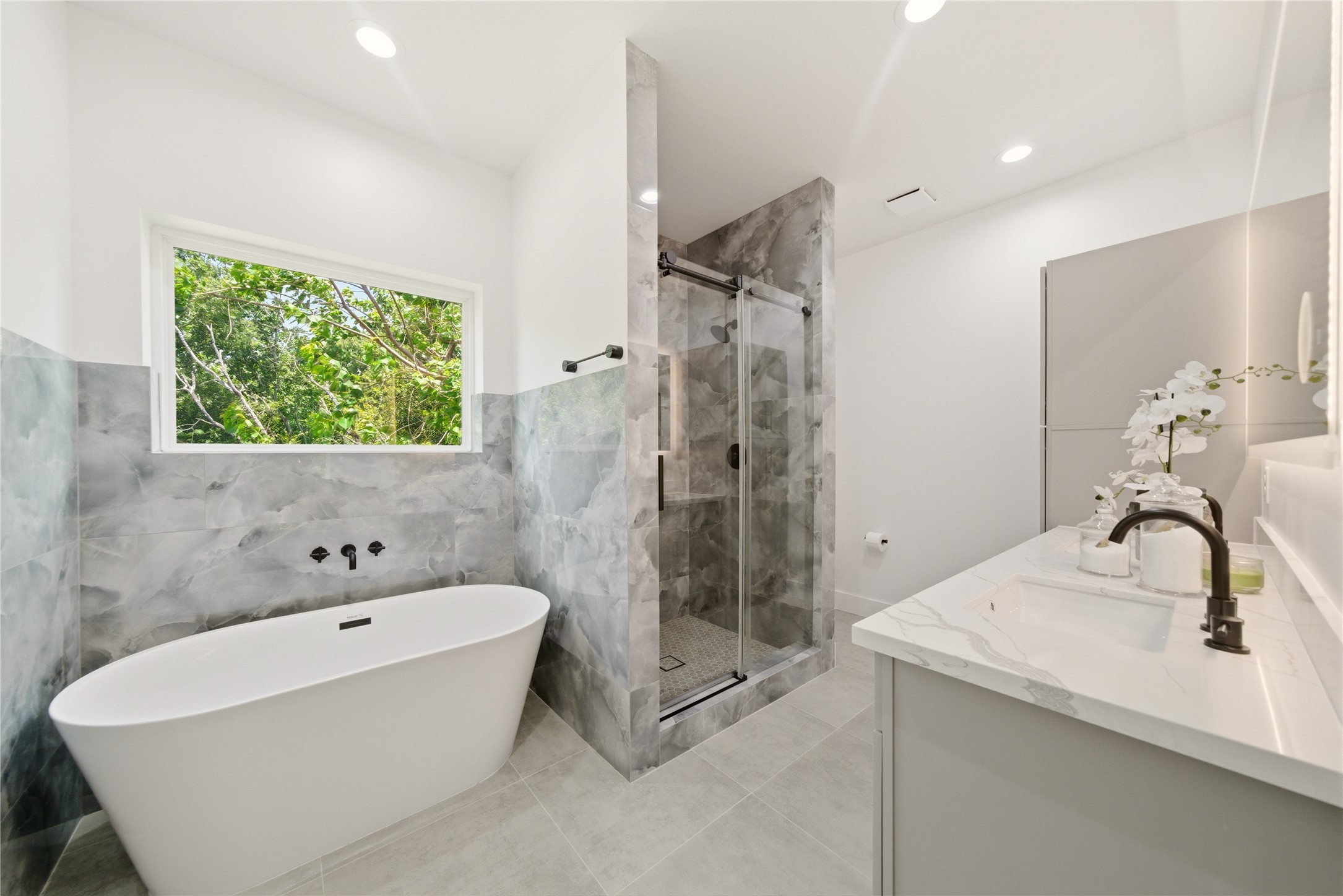 5024 Winnetka Street, Unit A Houston, TX 77021 - Photo 8 of 19 Primary suit Bathroom.
