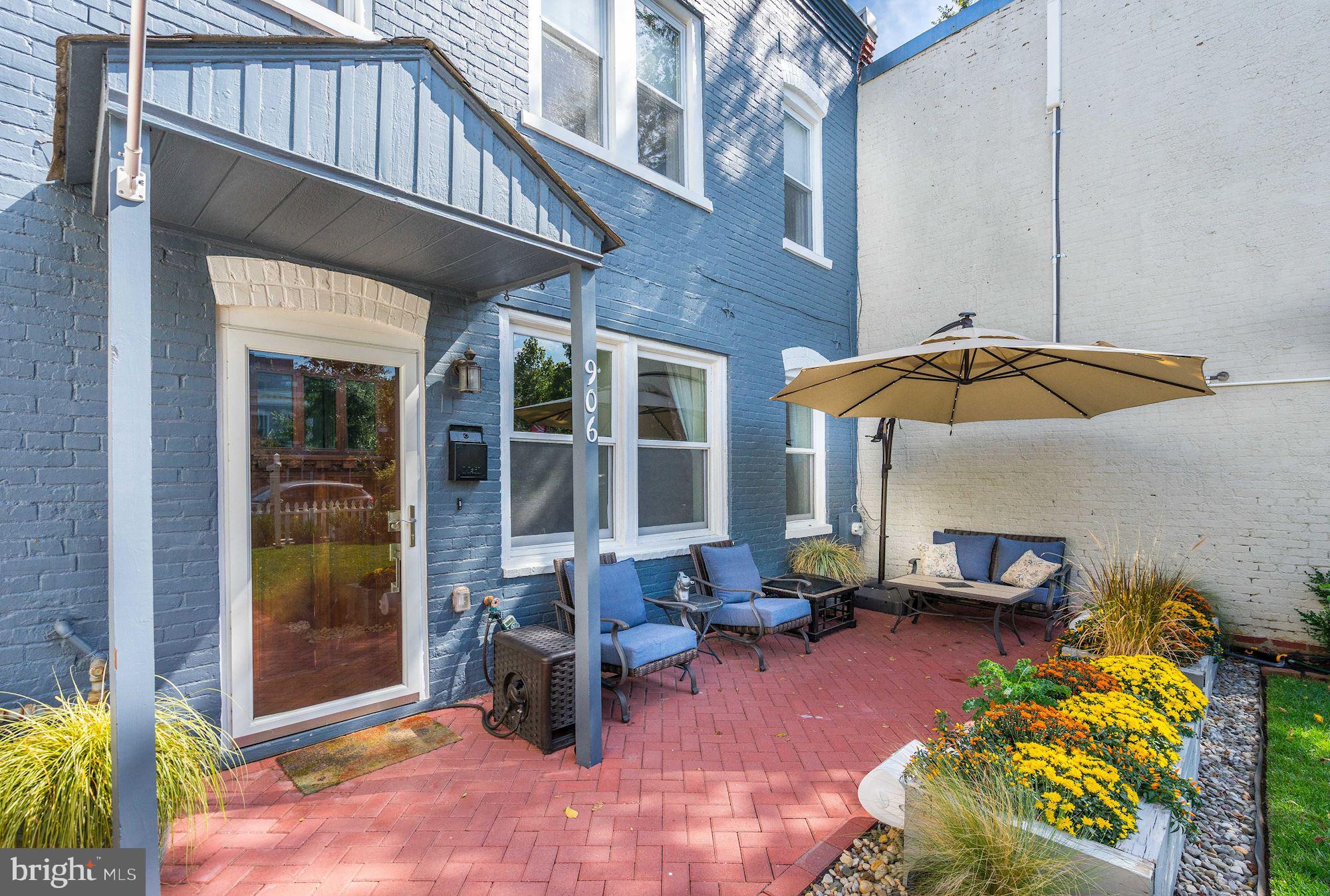 906 12th Street Southeast Washington, DC 20003 - Photo 2 of 29