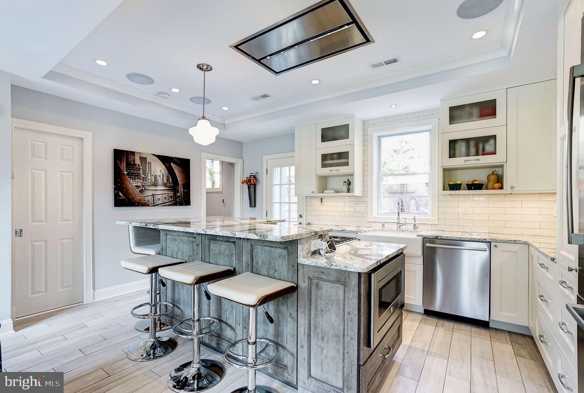 906 12th Street Southeast Washington, DC 20003 - Photo 12 of 29