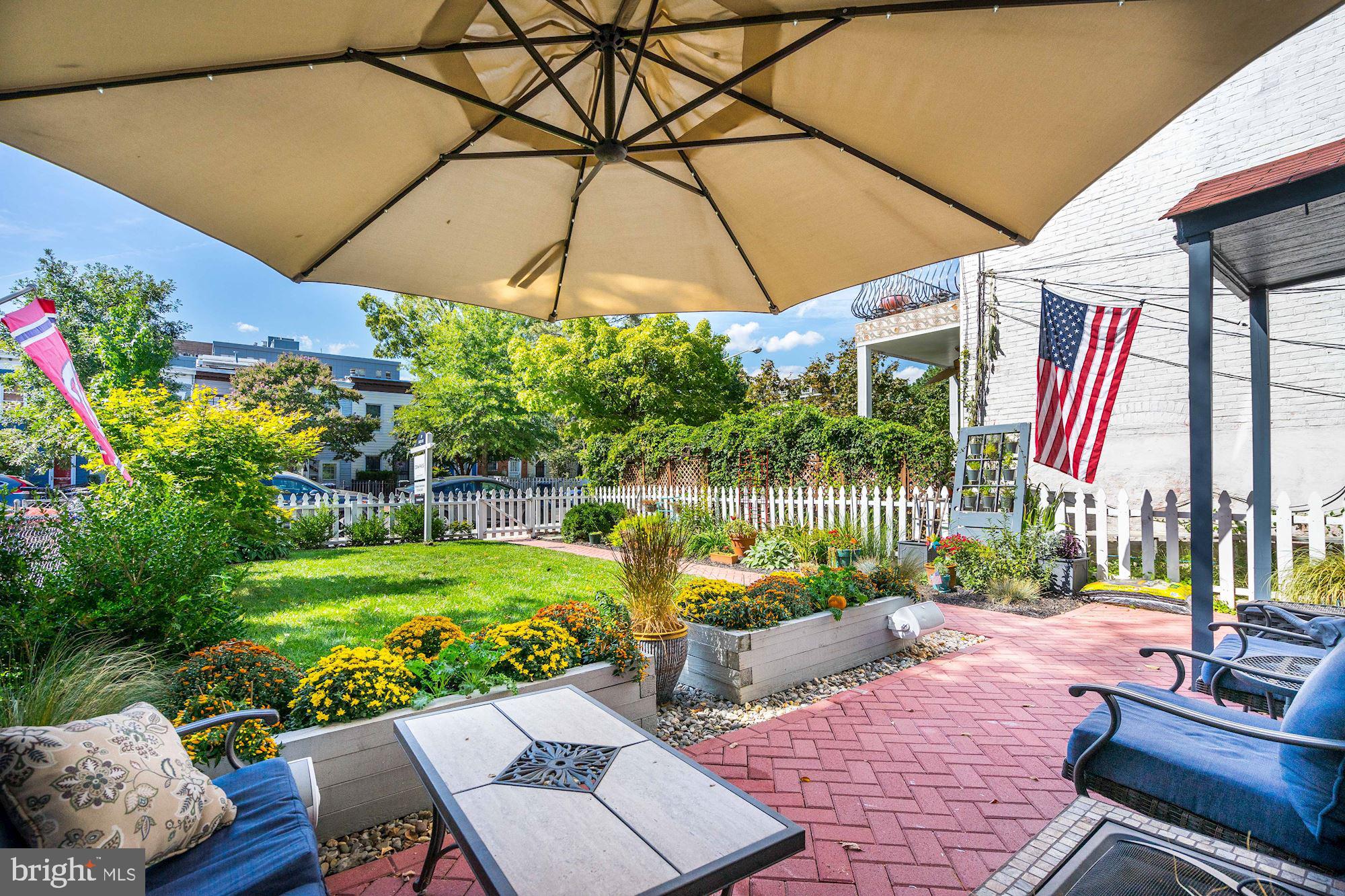 906 12th Street Southeast Washington, DC 20003 - Photo 4 of 29