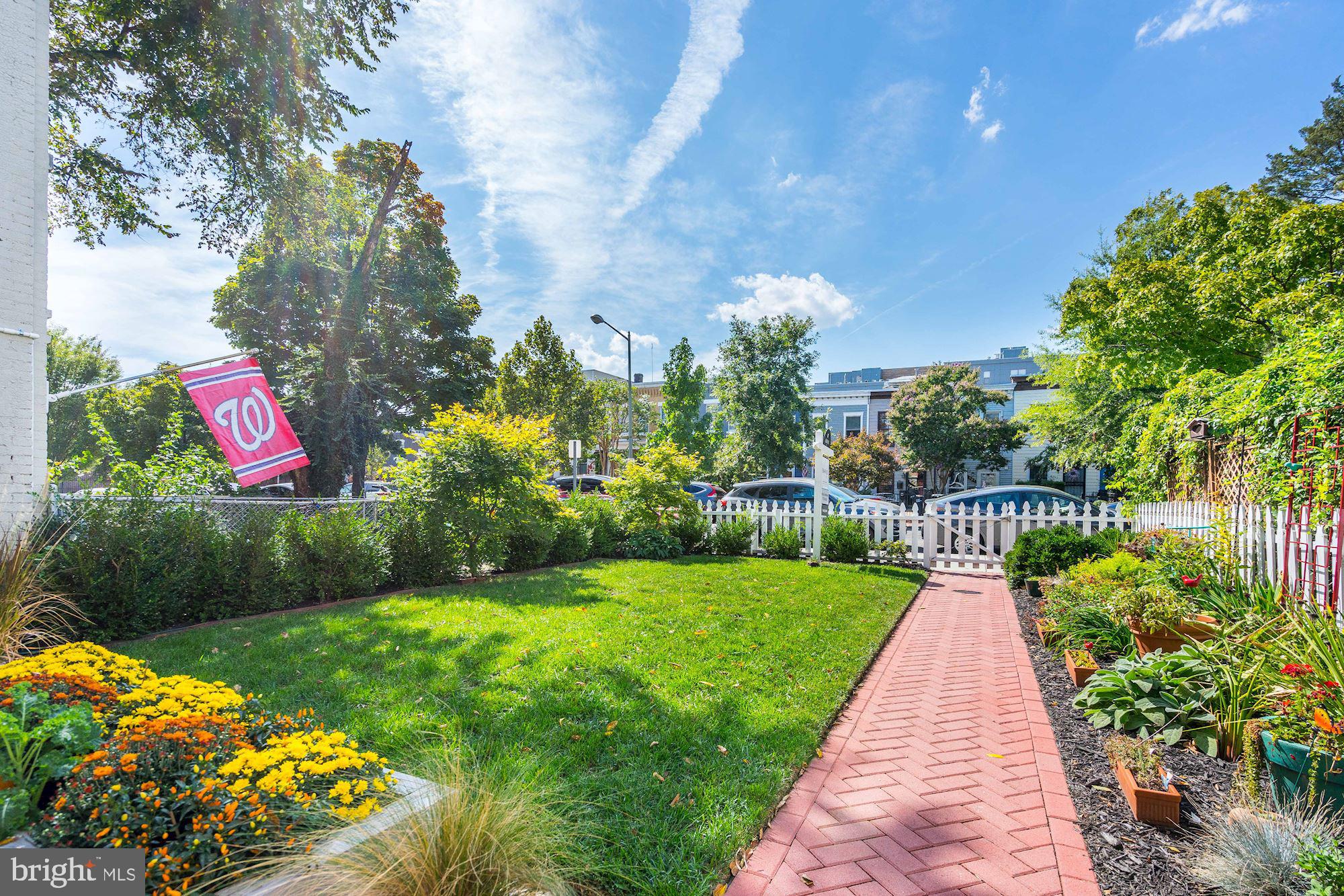 906 12th Street Southeast Washington, DC 20003 - Photo 5 of 29