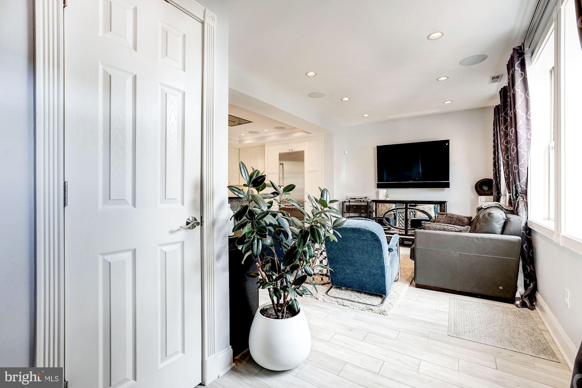 906 12th Street Southeast Washington, DC 20003 - Photo 7 of 29