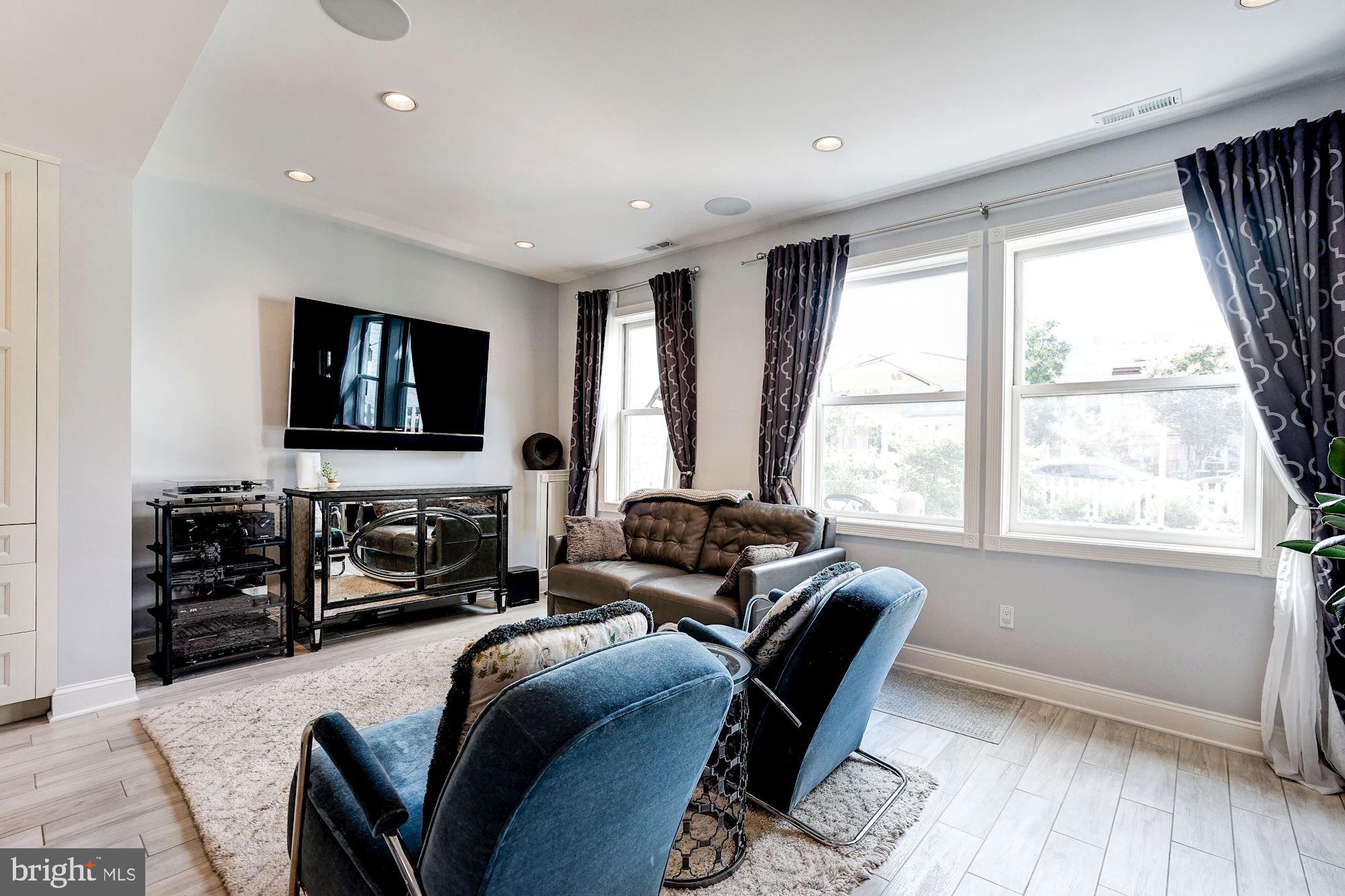 906 12th Street Southeast Washington, DC 20003 - Photo 9 of 29