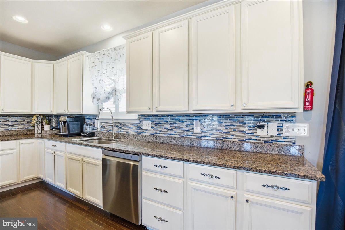 195 Fairground Road Prince Frederick, MD 20678 - Photo 13 of 50 Modern sleek kitchen