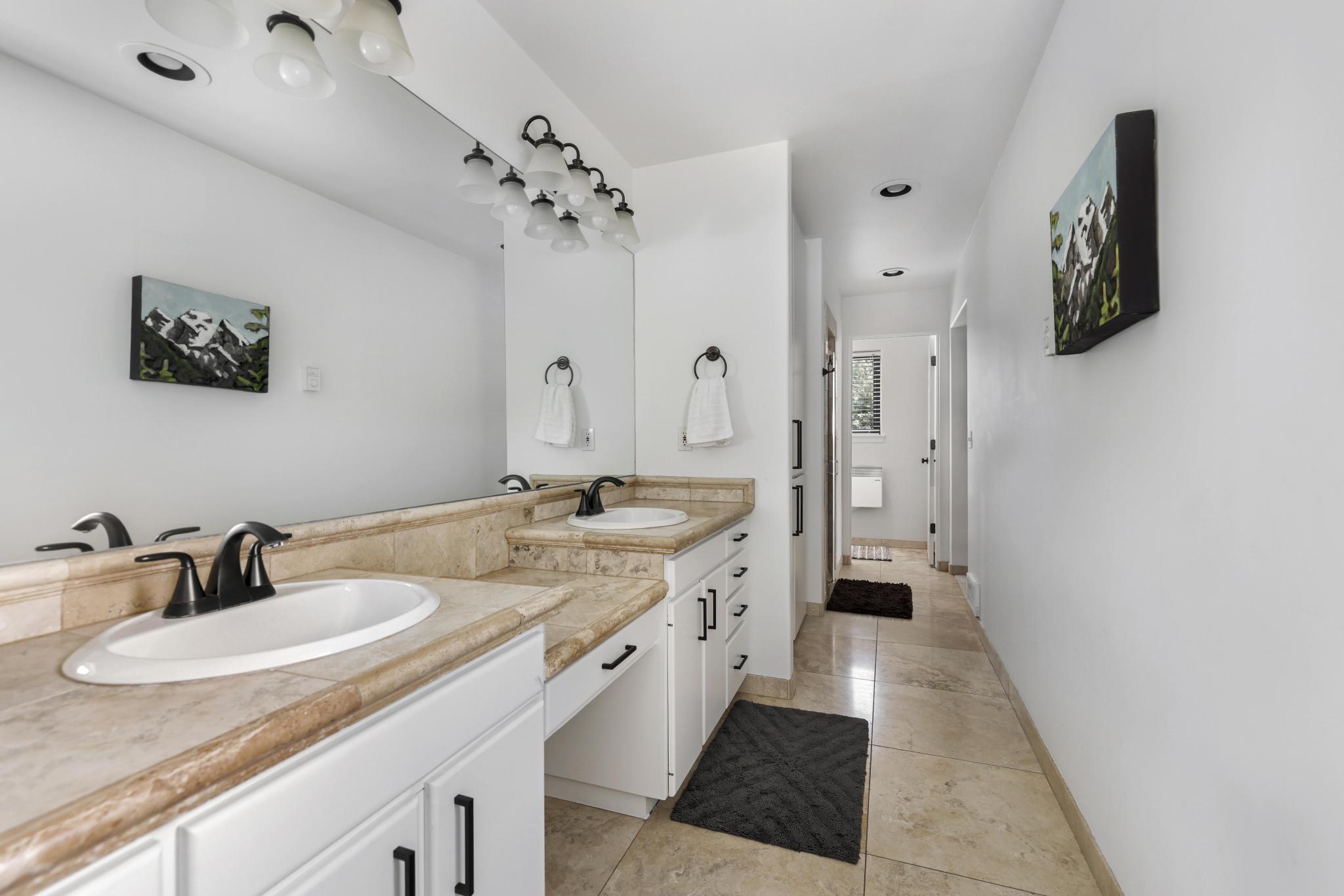 561 Mother Lode Loop Hailey, ID 83333 - Photo 15 of 28 16. Primary Bathroom