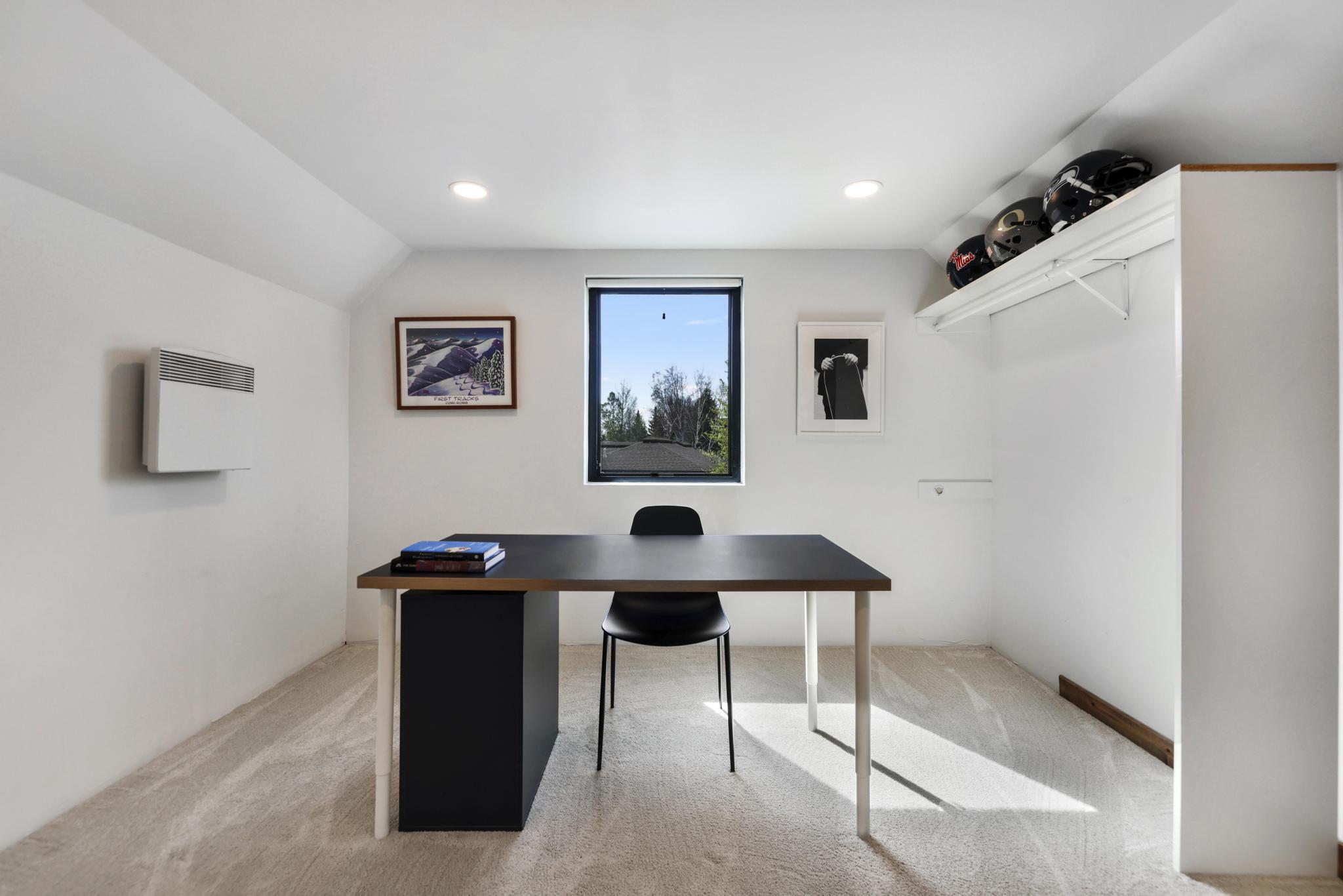 561 Mother Lode Loop Hailey, ID 83333 - Photo 17 of 28 18. Office in Primary Bedroom