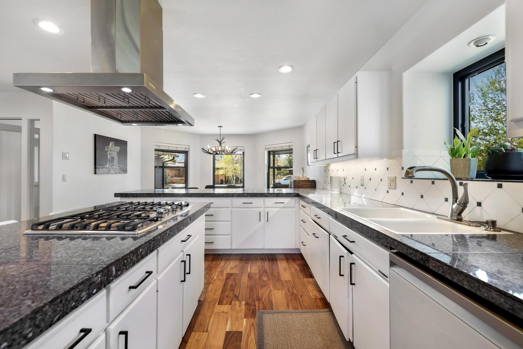 561 Mother Lode Loop Hailey, ID 83333 - Photo 5 of 28 5. Kitchen