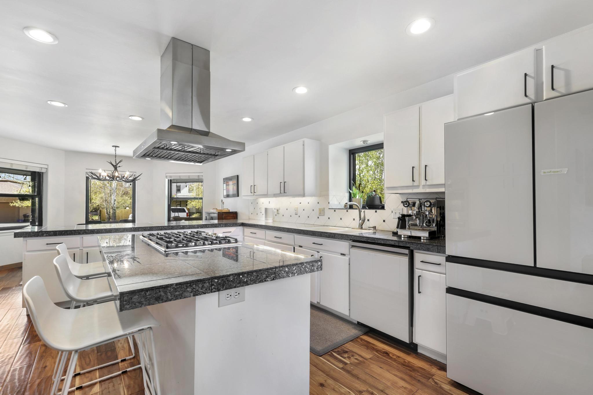 561 Mother Lode Loop Hailey, ID 83333 - Photo 7 of 28 7. Kitchen