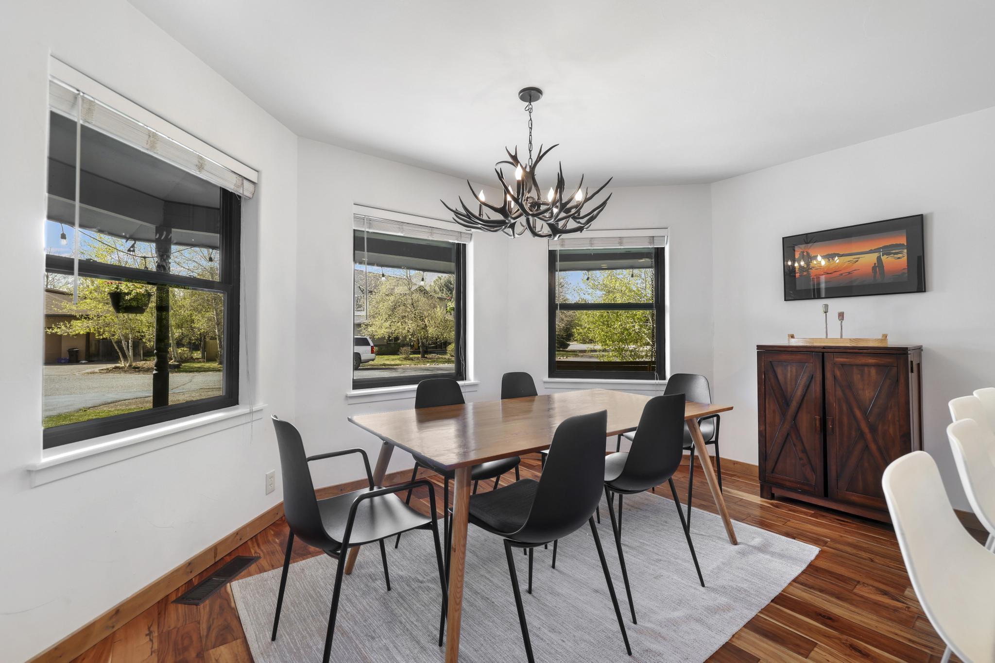 561 Mother Lode Loop Hailey, ID 83333 - Photo 8 of 28 8. Dining