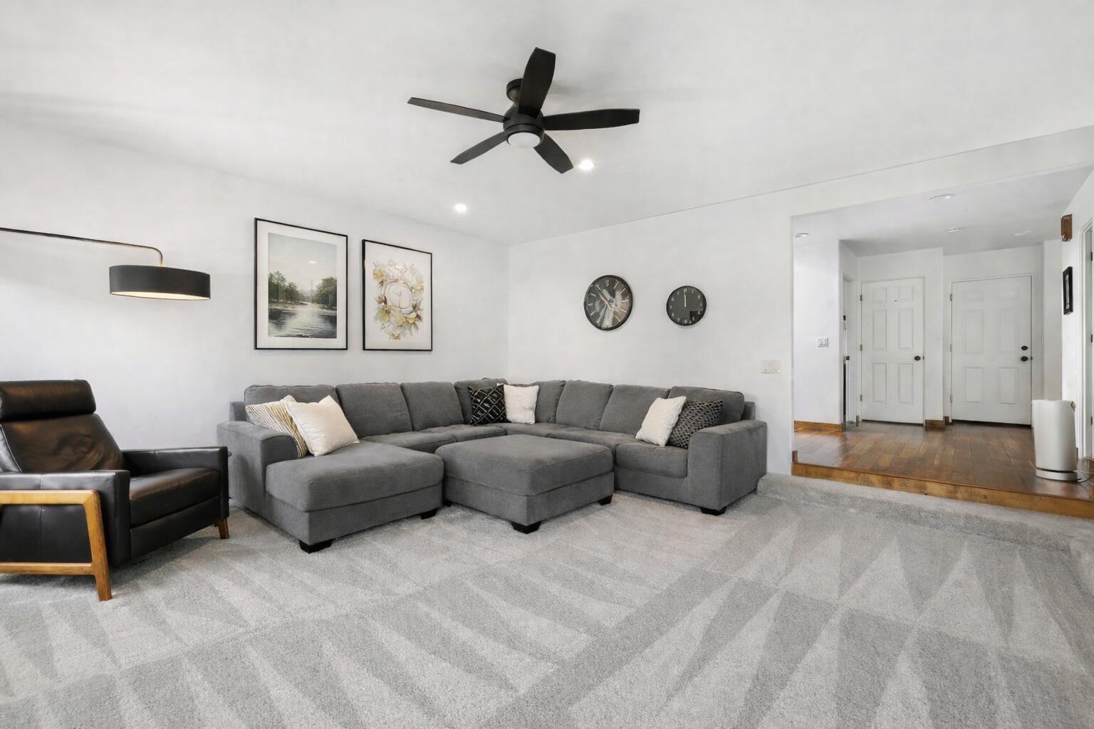 561 Mother Lode Loop Hailey, ID 83333 - Photo 9 of 28 10. Living