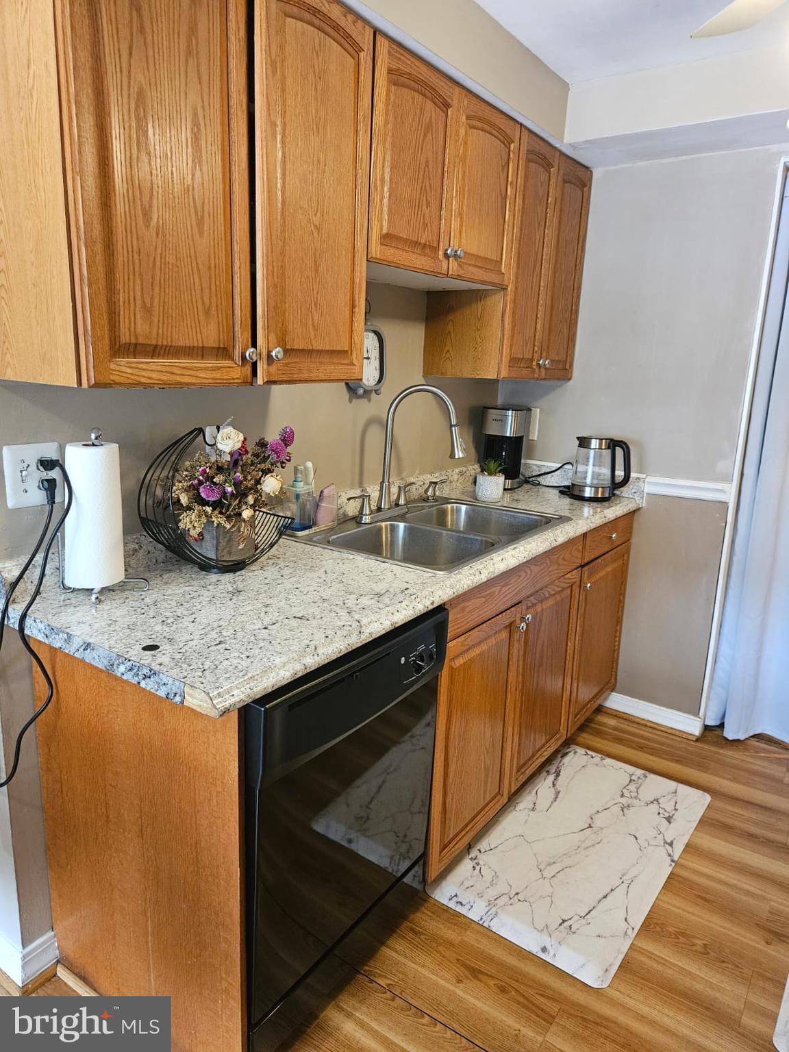 17607 Kohlhoss Road Poolesville, MD 20837 - Photo 7 of 29 a view of a kitchen with sink and cabinets